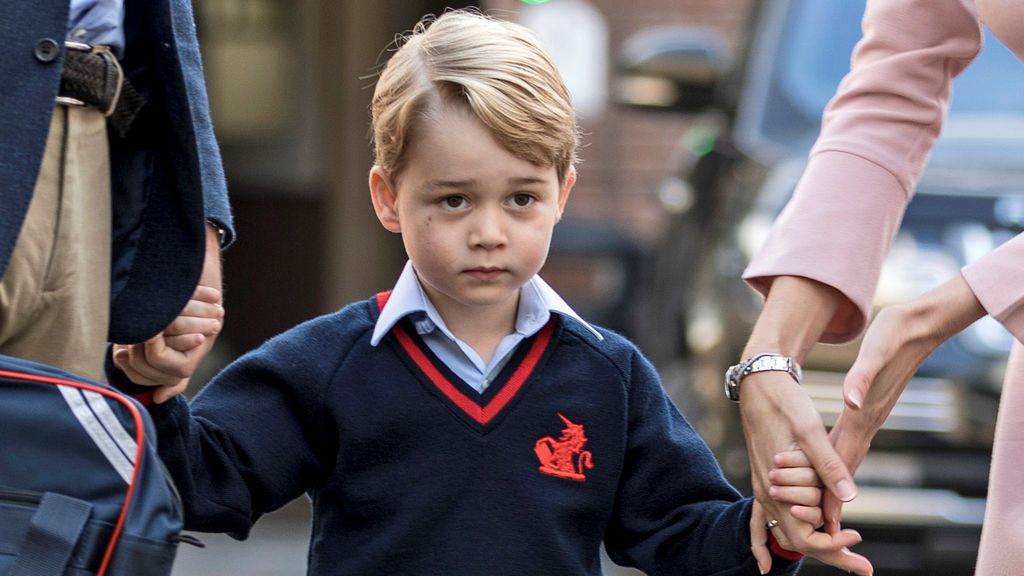 George asiste a su primer día de 'cole' acompañado por el príncipe Guillermo y con la ausencia de Kate Middleton