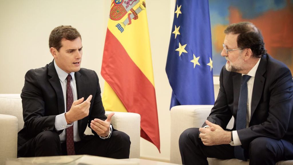 Rivera: “El Gobierno, Ciudadanos y PSOE estamos juntos en la defensa de la democracia”