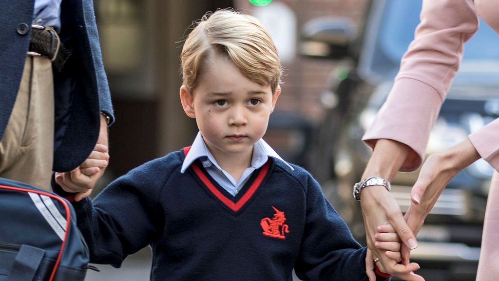 George asiste a su primer día de 'cole' acompañado por el príncipe Guillermo y con la ausencia de Kate Middleton