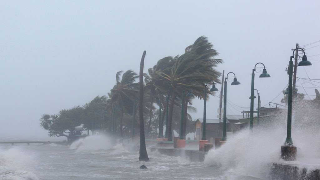 El huracán Irma devasta las islas caribeñas de Barbuda,  Antigua y San Martín