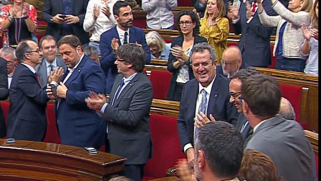 Los independentistas desoyen las advertencias de Rajoy y abrueban la ley de desconexión