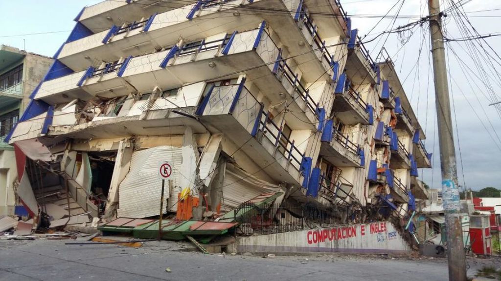 Una treintena de muertos en el peor terremoto de los últimos cien años en México