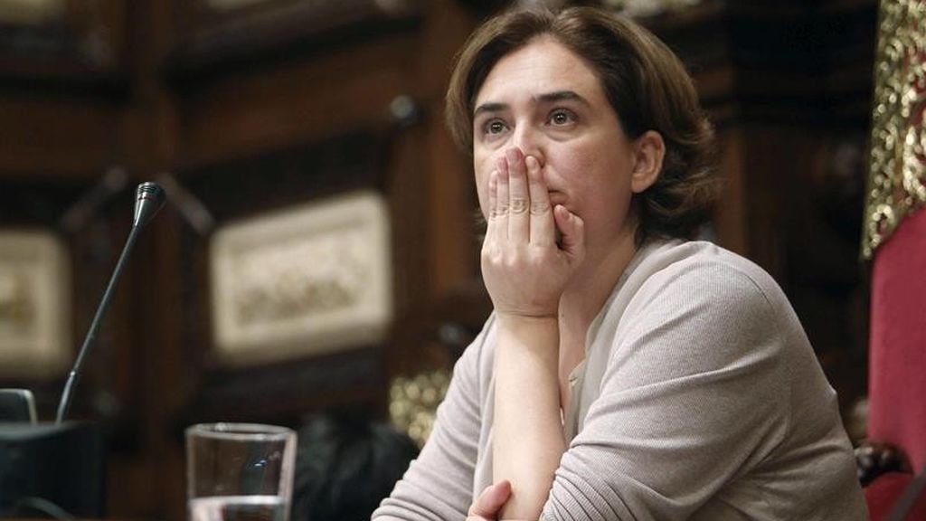 Ada Colau guarda silencio ante la petición de Puigdemont de ceder locales para la celebración del referéndum