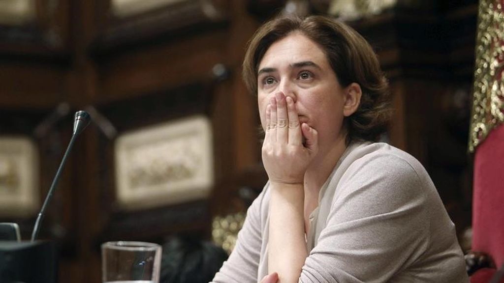 Ada Colau guarda silencio ante la petición de Puigdemont de ceder locales para la celebración del referéndum