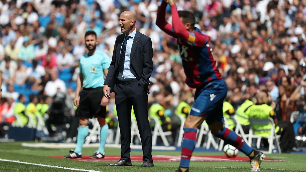¡Sin sonrisa! La cara de enfado de Zidane tras el empate del Real Madrid ante el Levante