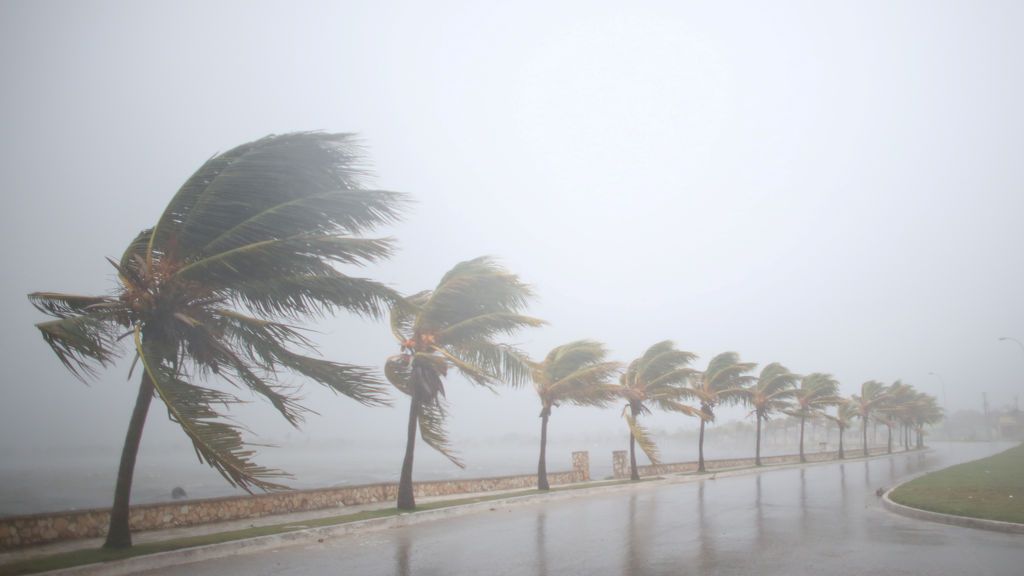 Desalojan a los vecinos de cuatro islas de Bahamas por el huracán Irma