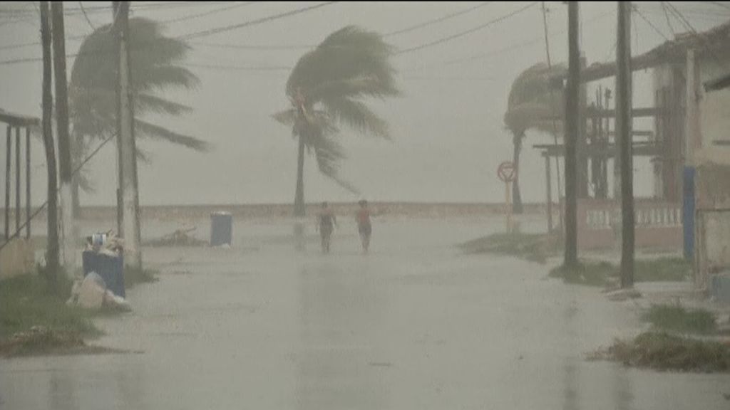 Irma se hace notar en Cuba y provoca el desalojo de varias islas en Bahamas