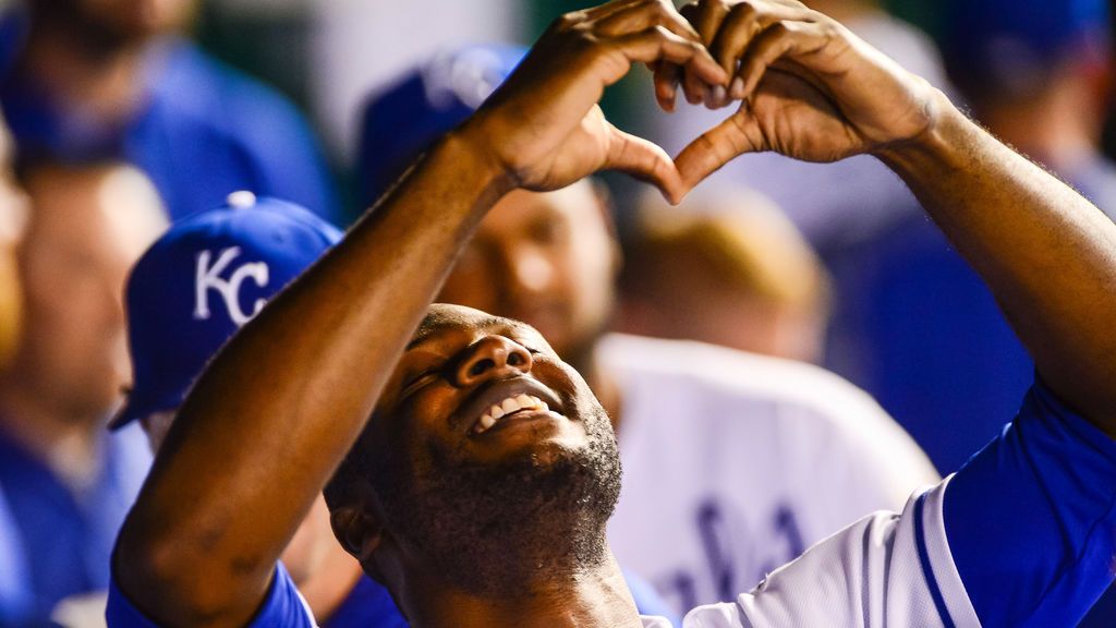 Lorenzo Cain, el centrocampista del equipo Kansas City celebra su victoria contra los Minnesota Twins