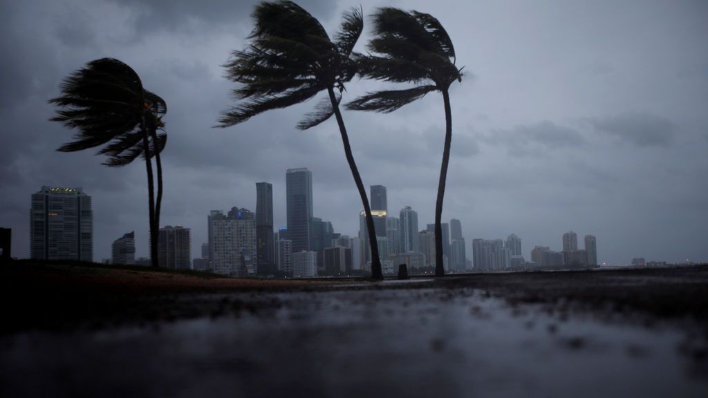 Primeras imágenes de Irma al tocar Florida