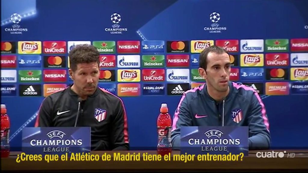 El vacile de Godín a Simeone en plena rueda de prensa… ¡Sacó la sonrisa del argentino!