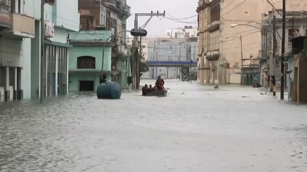 Habana, ciudad flotante: olas de hasta 11 metros se están 'comiendo' los edificios