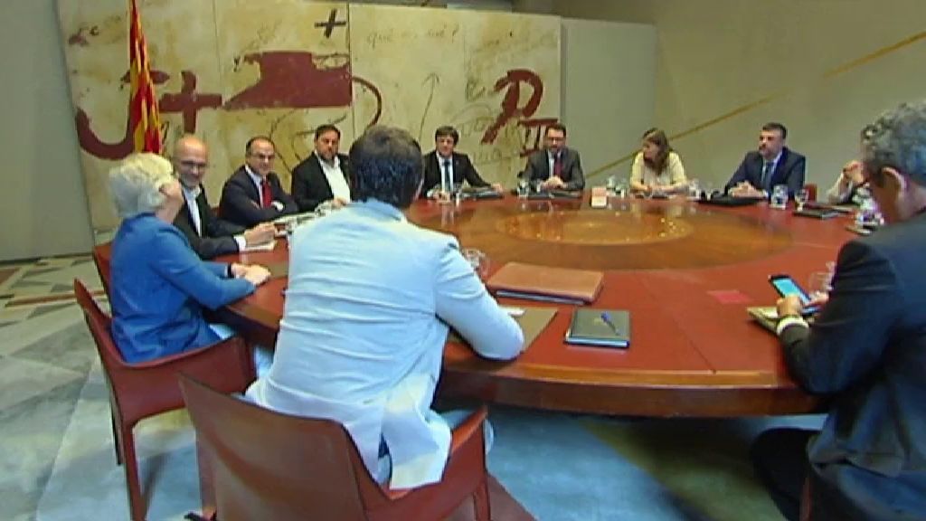 El Constitucional deja en suspenso la ley de ruptura de Cataluña