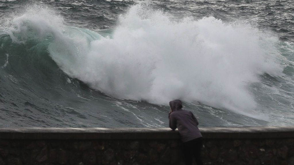 Alerta amarilla por olas en la costa del País Vasco