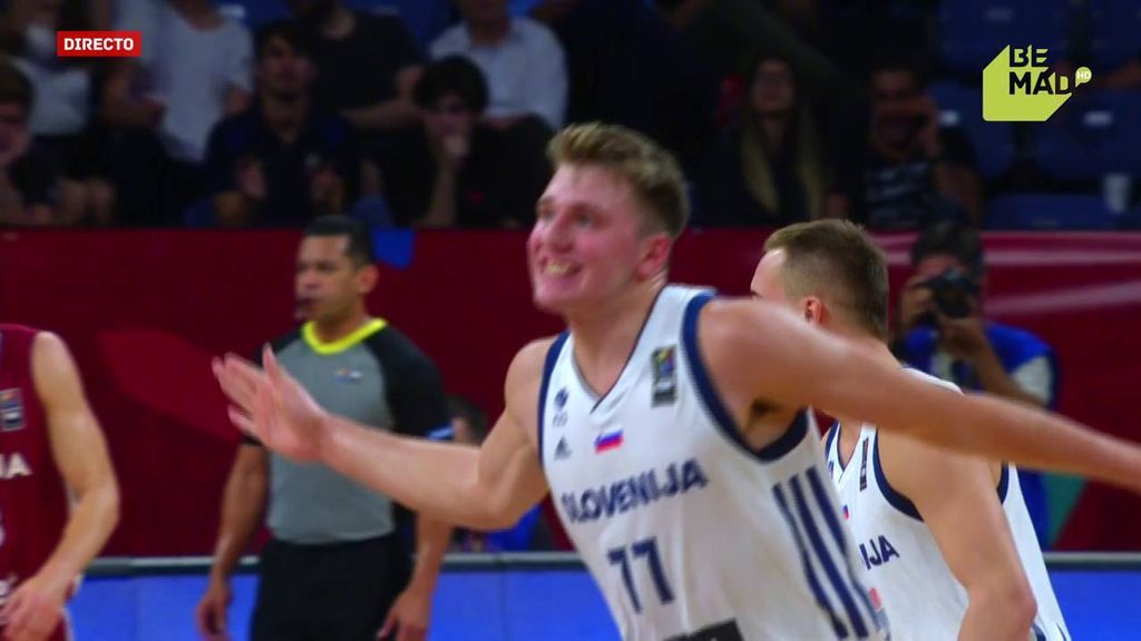 ¡La celebración más eufórica de Doncic! Metió un triple y se volvió loco