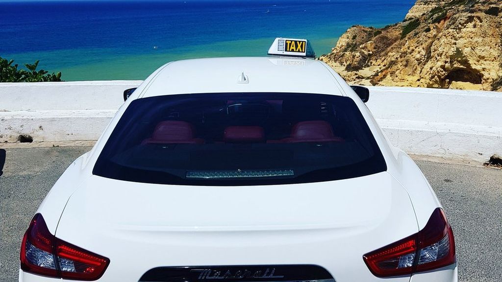 El taxi más buscado de Sevilla… ¡un Maserati!