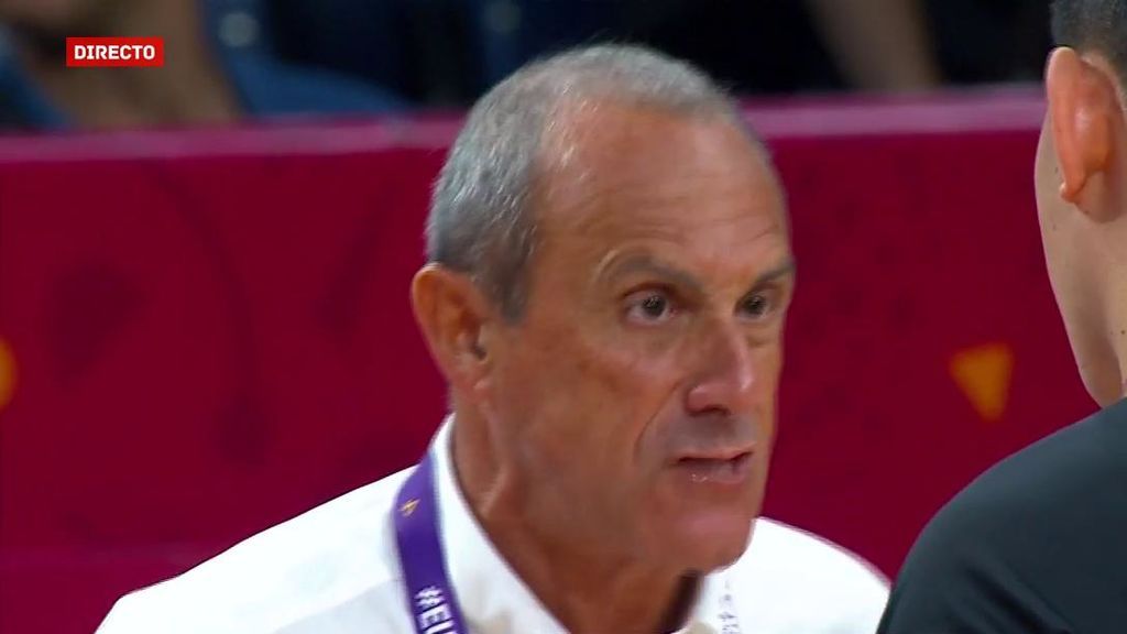 Tremendo enfado de Messina por... ¿la técnica más absurda del Eurobasket?