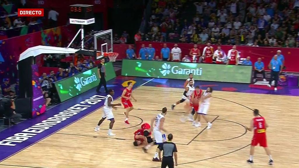 ¡Falló el mate más fácil pero hizo la mejor voltereta del Eurobasket!