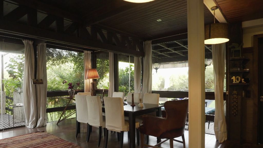 A orillas de la playa, con un huerto y un jardín de ensueño: Así es la casa de Antonio Carmona