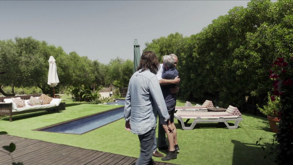 A orillas de la playa, con un huerto y un jardín de ensueño: Así es la casa de Antonio Carmona