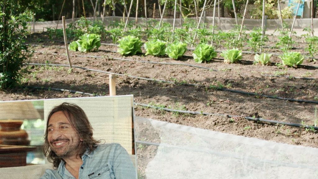 A orillas de la playa, con un huerto y un jardín de ensueño: Así es la casa de Antonio Carmona