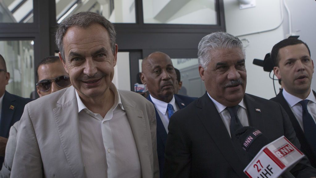 Una periodista dominicana confunde a Zapatero con Aznar
