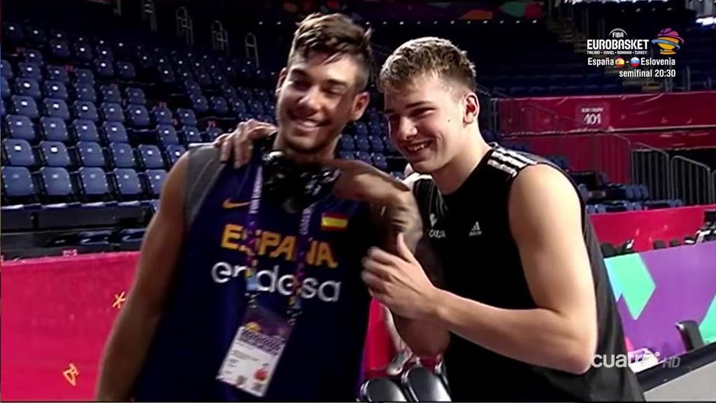 La broma de Willy Hernangómez a Doncic en la previa de las semifinales del Eurobasket