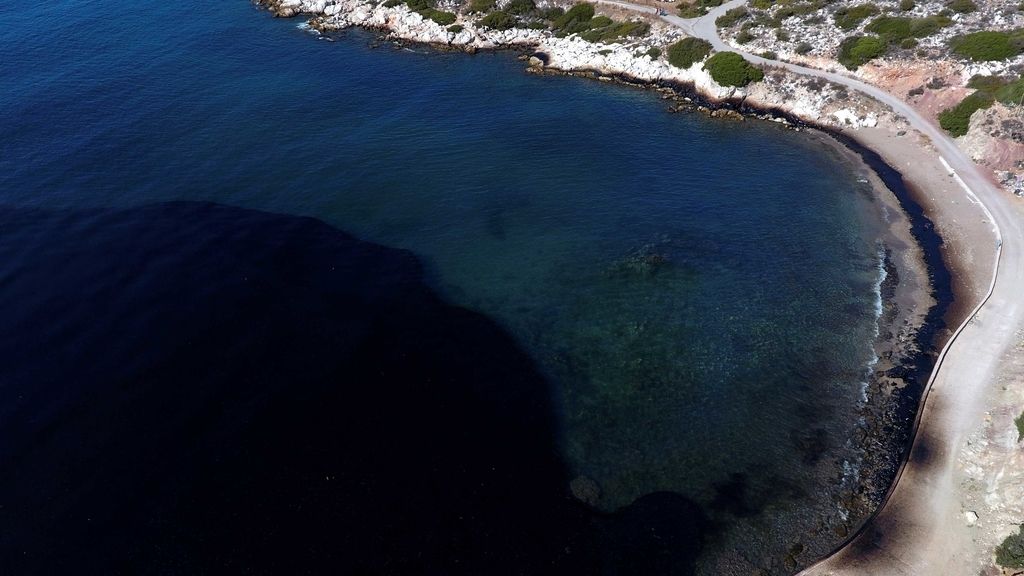 Marea negra: impactantes y muy tristes las imágenes de los daños provocados por el 'chapapote griego'