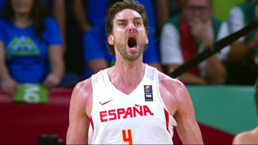 ¡El mate con el que Pau Gasol ha enloquecido! A dos manos y como una locomotora por el pasillo central