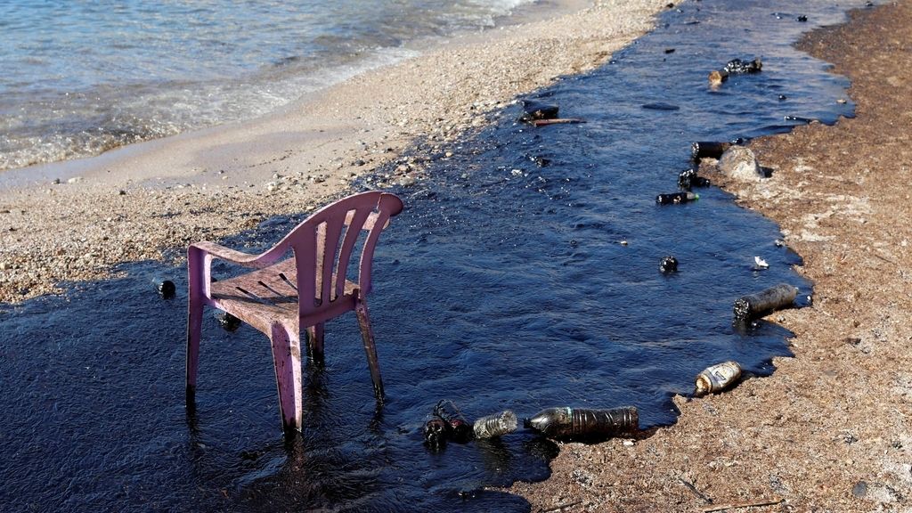 Marea negra: impactantes y muy tristes las imágenes de los daños provocados por el 'chapapote griego'