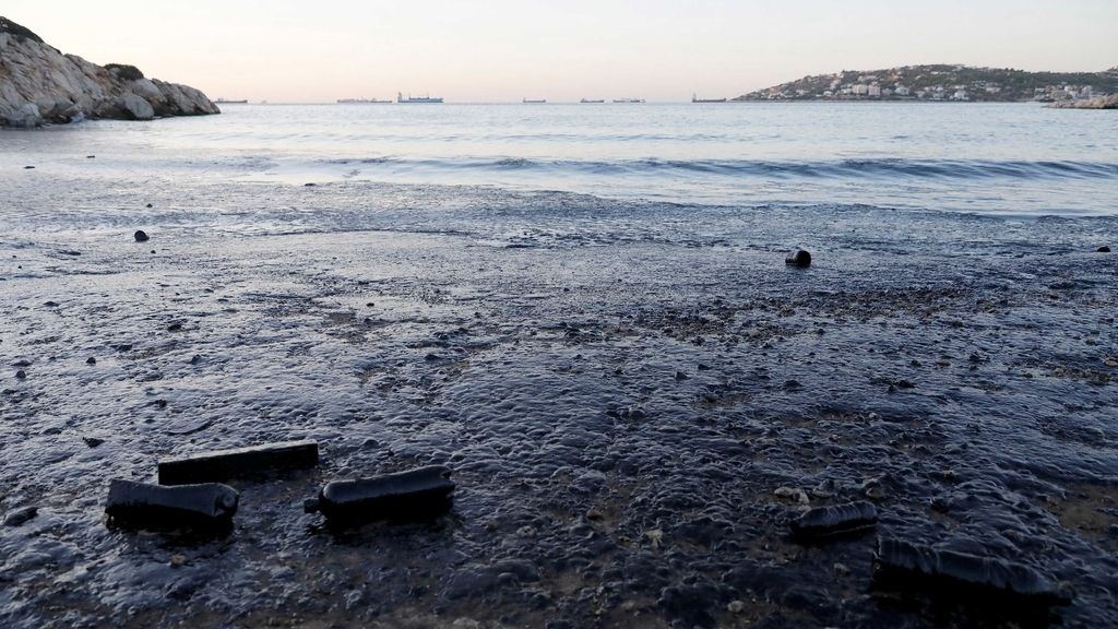 Marea negra: impactantes y muy tristes las imágenes de los daños provocados por el 'chapapote griego'