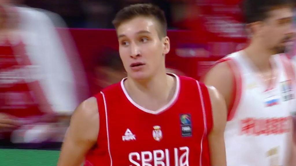 ¡Canastón de Bogdanovic! Robó, fintó y se metió entre las ‘torres’ rusas