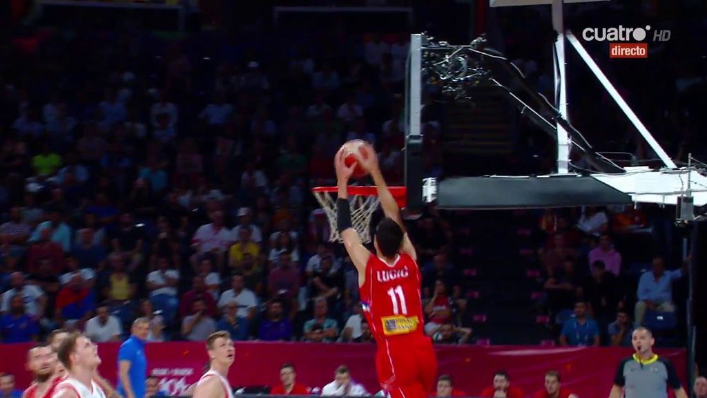 ¡La jugada del partido! Tremendo ‘alley-oop’ de Jovic para el vuelo de Lucic