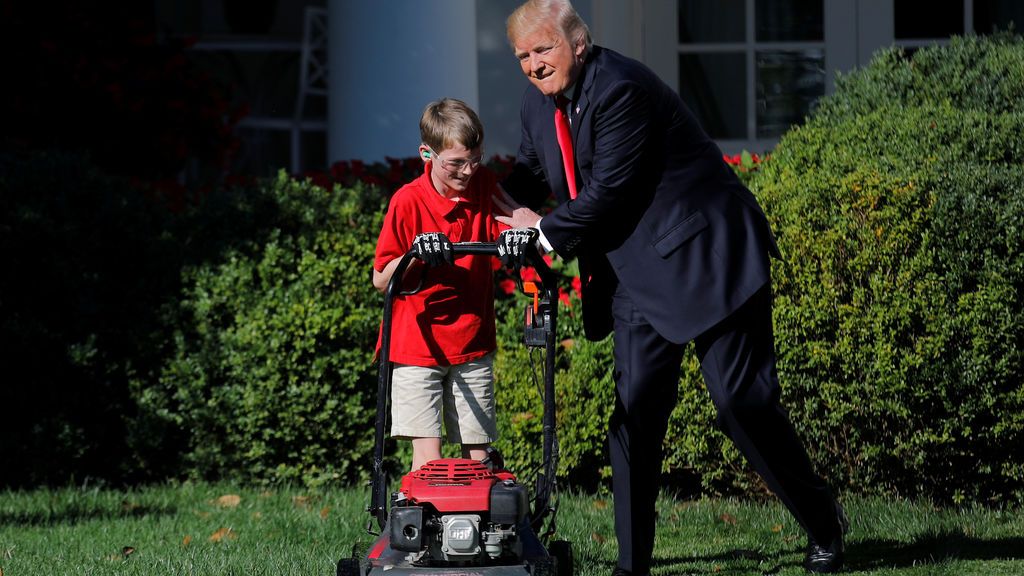 Trump concede a un niño su deseo de cortar el césped de la Casa Blanca