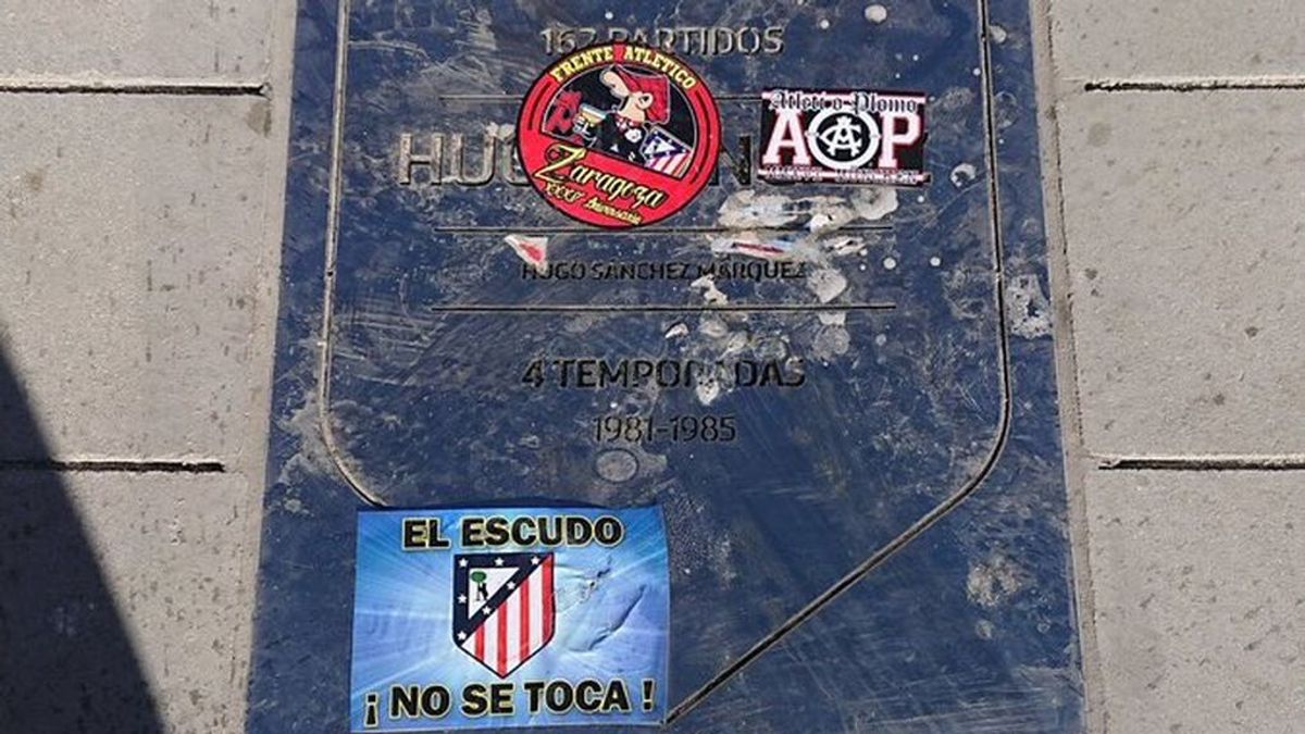 ¡Pisoteada y escupida! Ataque a la placa de Hugo Sánchez en el Wanda Metropolitano ¡Pisoteada y escupida! Ataque a la placa de Hugo Sánchez en el Wanda Metropolitano