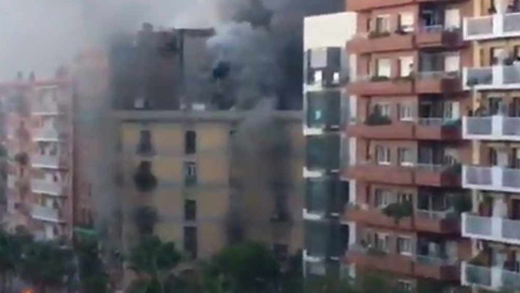 21 heridos por el incendio en el obrador de una pastelería en Barcelona
