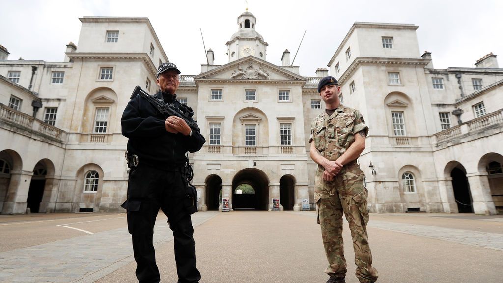 Reino Unido despliega cientos de soldados en las calles tras elevar la alerta terrorista
