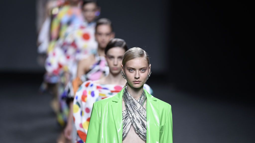 Rayas marineras y nostalgia por Lady Di en la tercera jornada de la Madrid Fashion Week