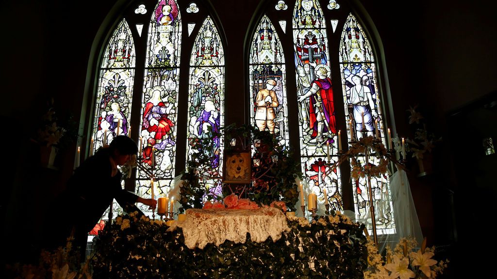 Altar funerario para una mascota canina durante el Festival de Mascotas Arcoíris en Tokyo
