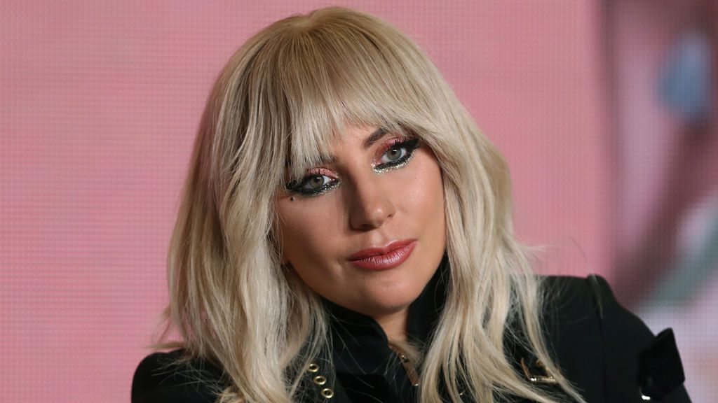 Lady Gaga pospone su gira europea por los dolores que sufre por la fibromialgia
