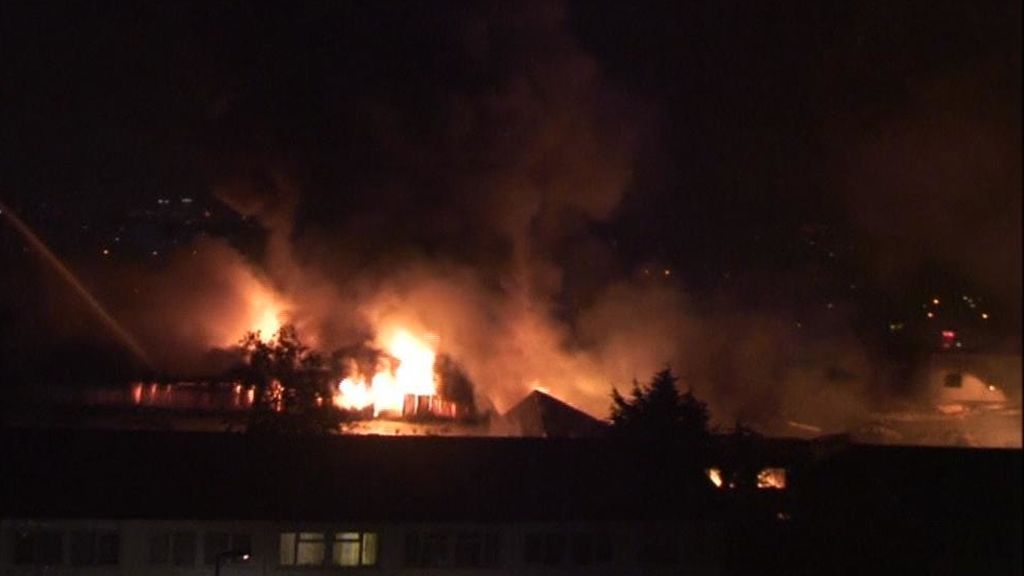 Un "gran" incendio arrasa un almacén del barrio londinense de Tottenham