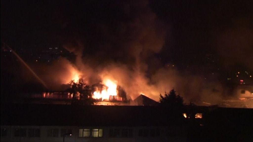 Un "gran" incendio arrasa un almacén del barrio londinense de Tottenham