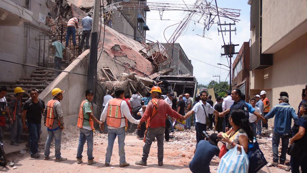 Un fuerte terremoto hace temblar México