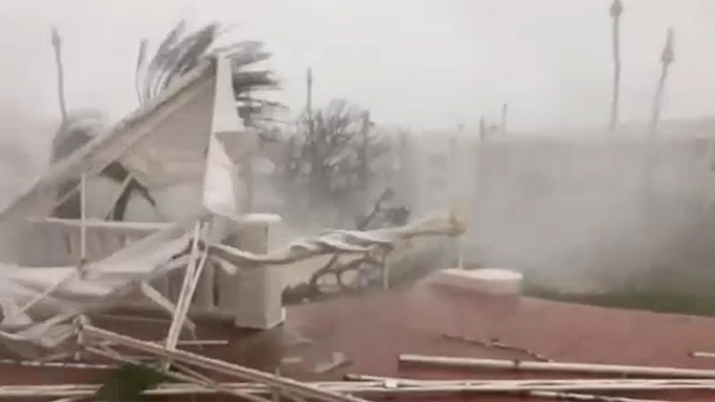 El huracán María baja a categoría cuatro a su llegada a Puerto Rico