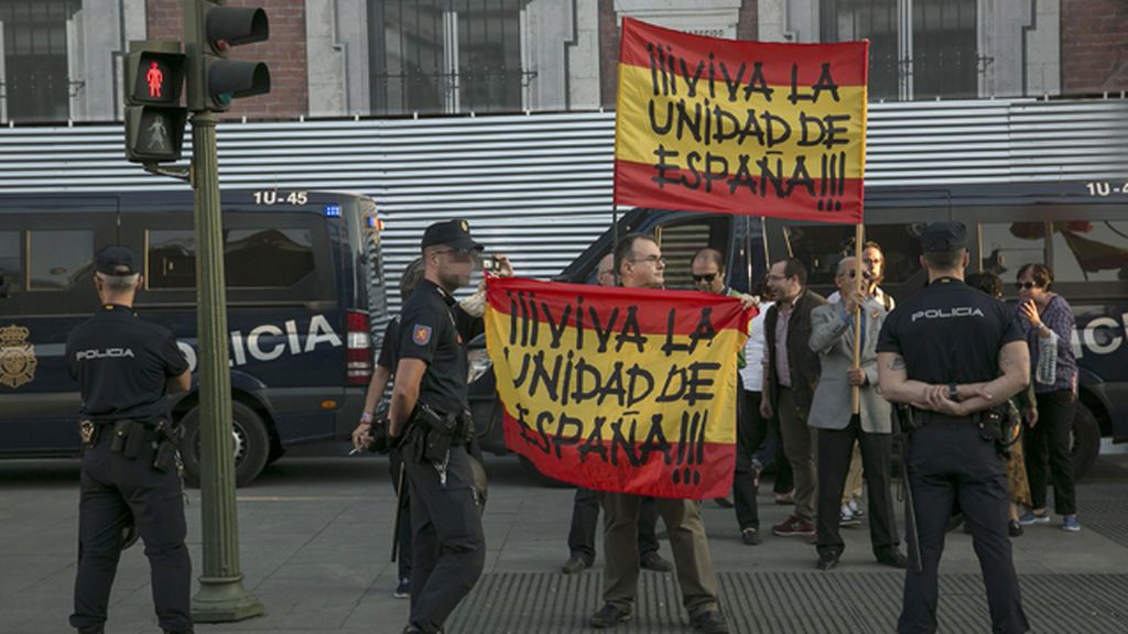 Simpatizantes de La Falange en la Puerta del Sol de Madrid