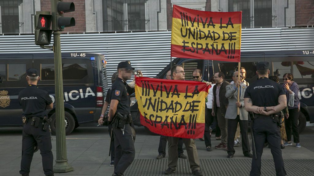 Simpatizantes de La Falange en la Puerta del Sol de Madrid