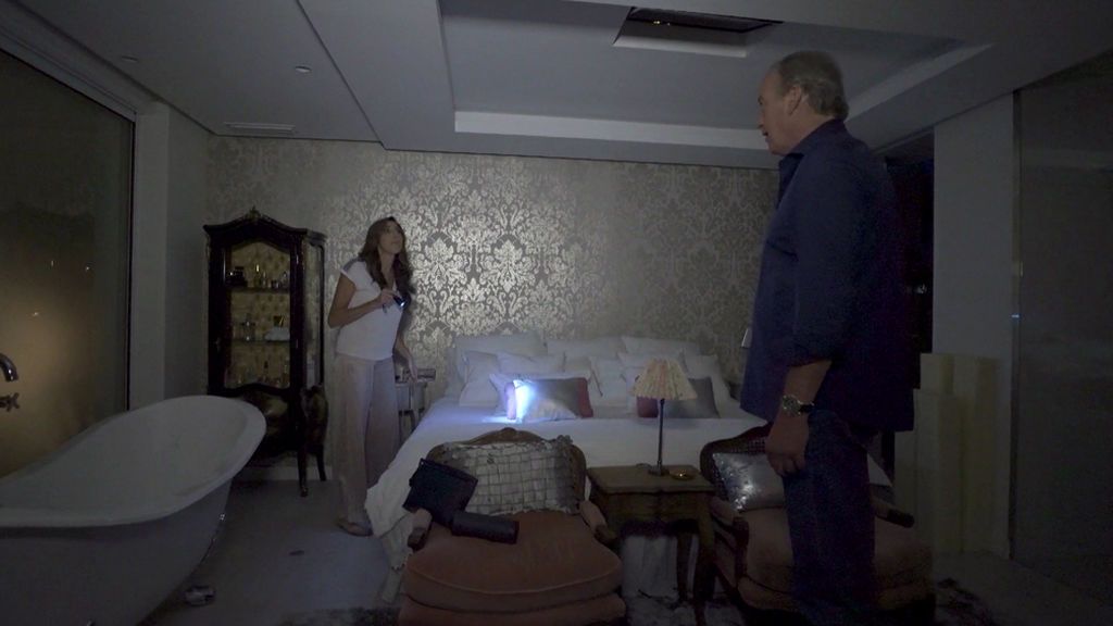 Paz Padilla enseña su casa por primera vez en televisión… ¡a oscuras y con los plomos fundidos!