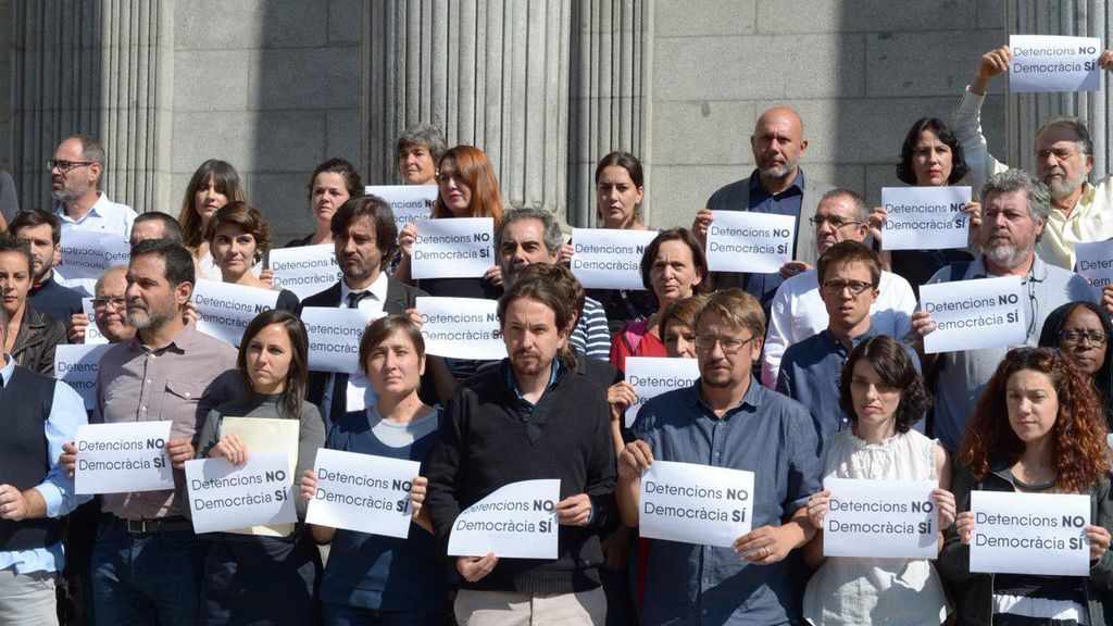 Unidos Podemos protesta en el Congreso contra la "ofensiva antidemocrática" del PP