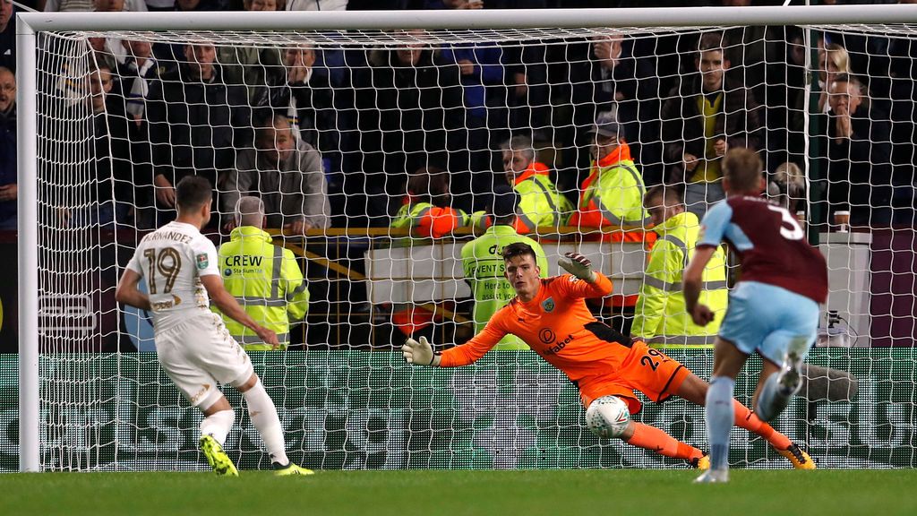 La Policía inglesa decide el lado donde lanzar la tanda de penaltis en un partido de Copa La Policía inglesa decide el lado donde lanzar la tanda de penaltis en un partido de Copa