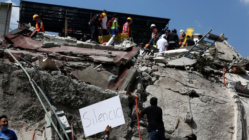 Mueren 20 niños y dos profesores a causa del terremoto de México