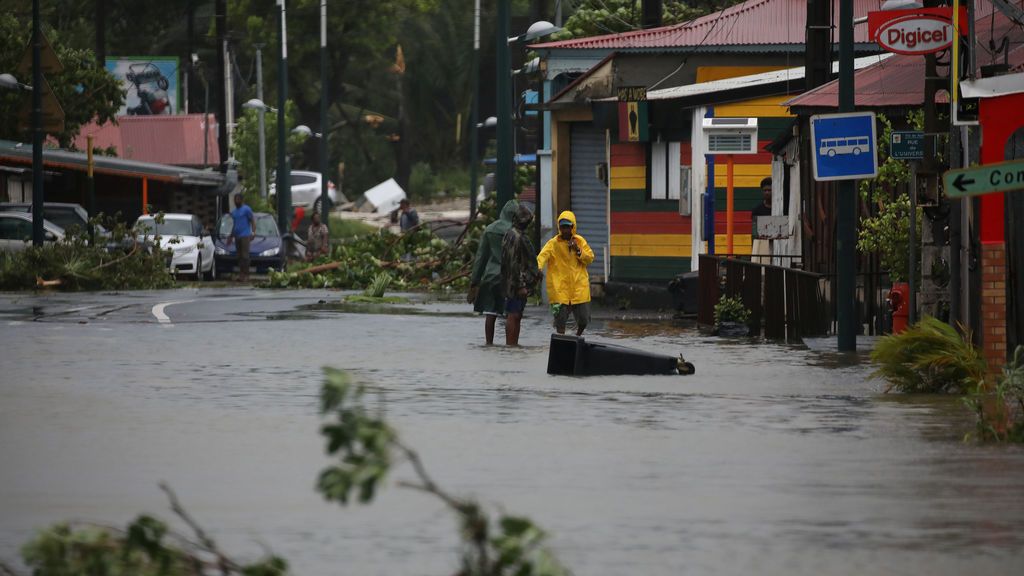 El huracán María asola Barbados y Dominica con vientos de 300 kilómetros por hora